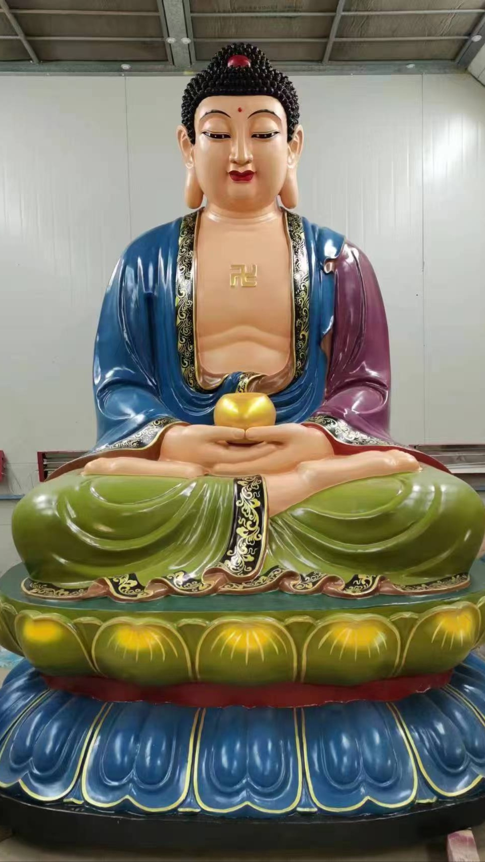 寺庙雕塑:如来佛祖像